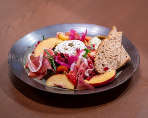 Burratina og parmasalat